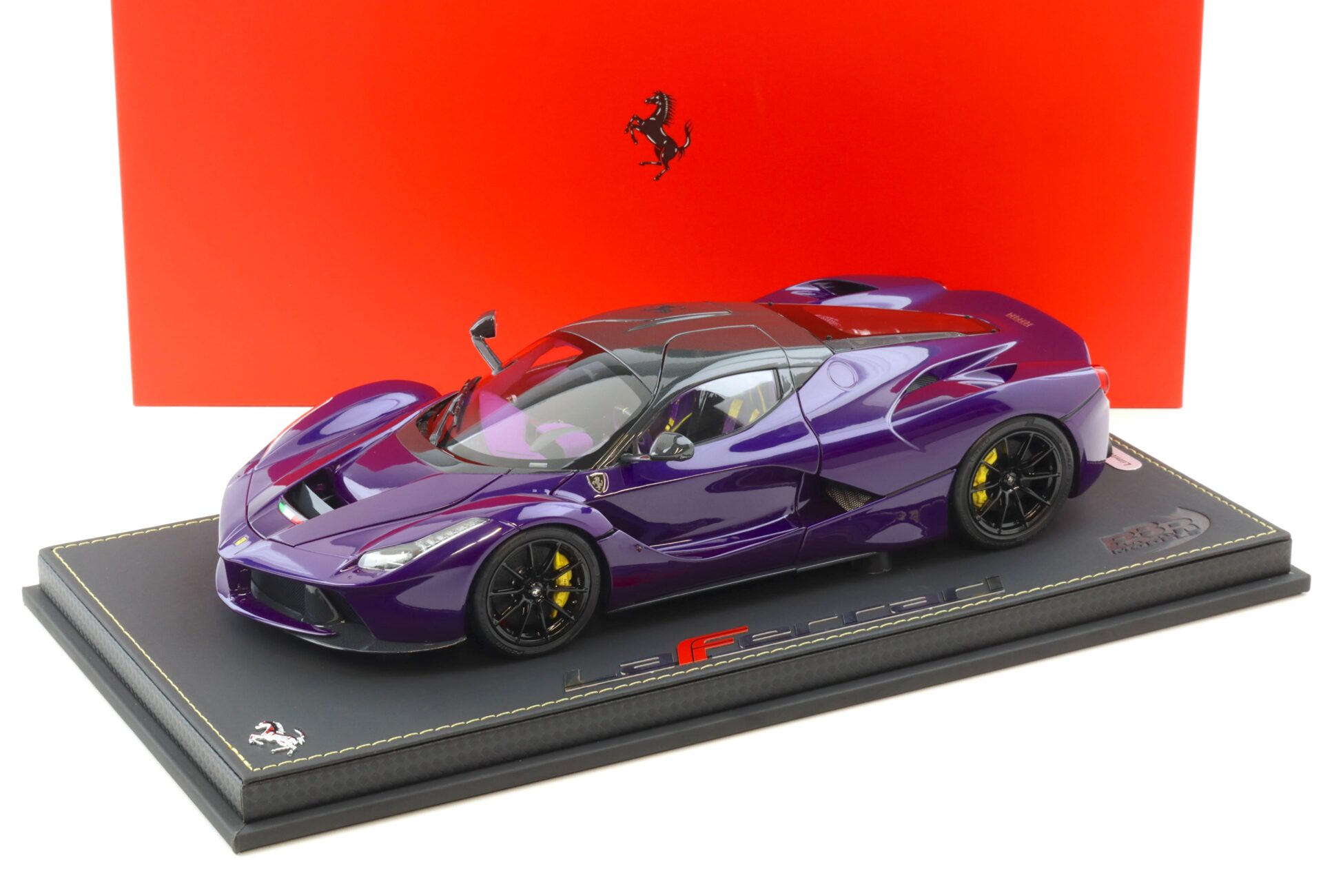 1:18 BBR Ferrari LaFerrari purple Dubai/ Viola Vio 2012 with Showcase - Limited 300 pcs.