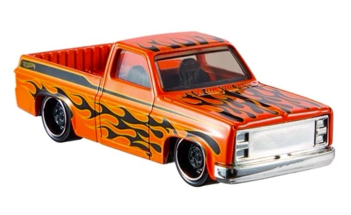 1:43 Hot Wheels XL 2026 JKL06 Chevrolet Silverado Pickup 1983 orange
