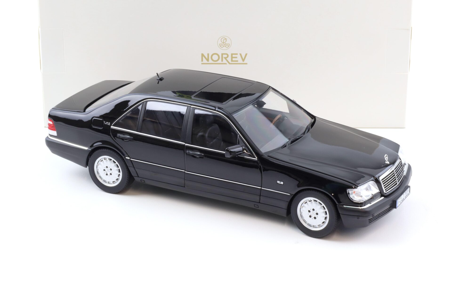 1:18 Norev Mercedes S-Klasse S600 W140 Limousine 1997 Obsidian black metallic