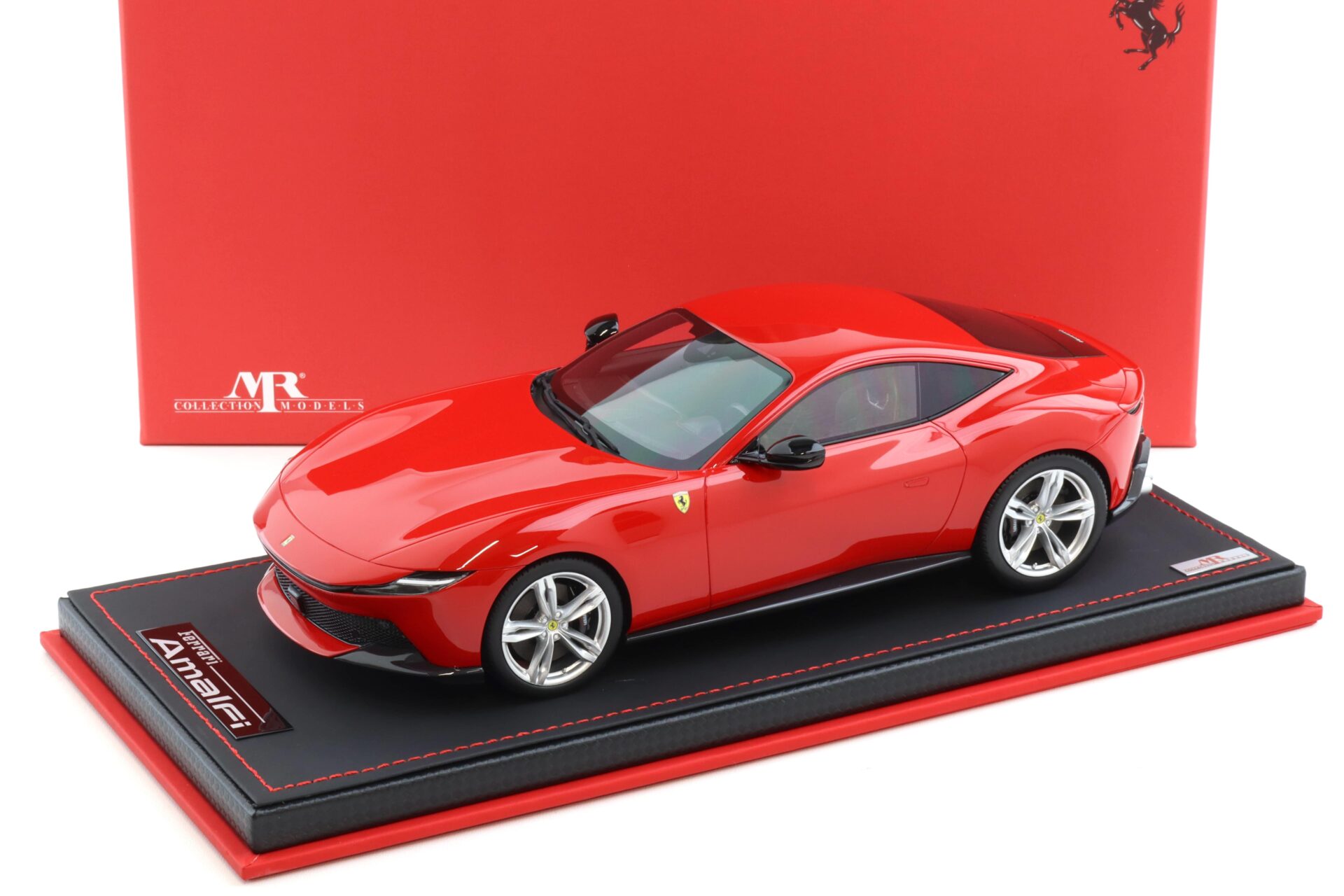ID 107438 orig.jpg 1:18 MR Collection Ferrari Amalfi Coupe 2025 Rosso Corsa with Showcase