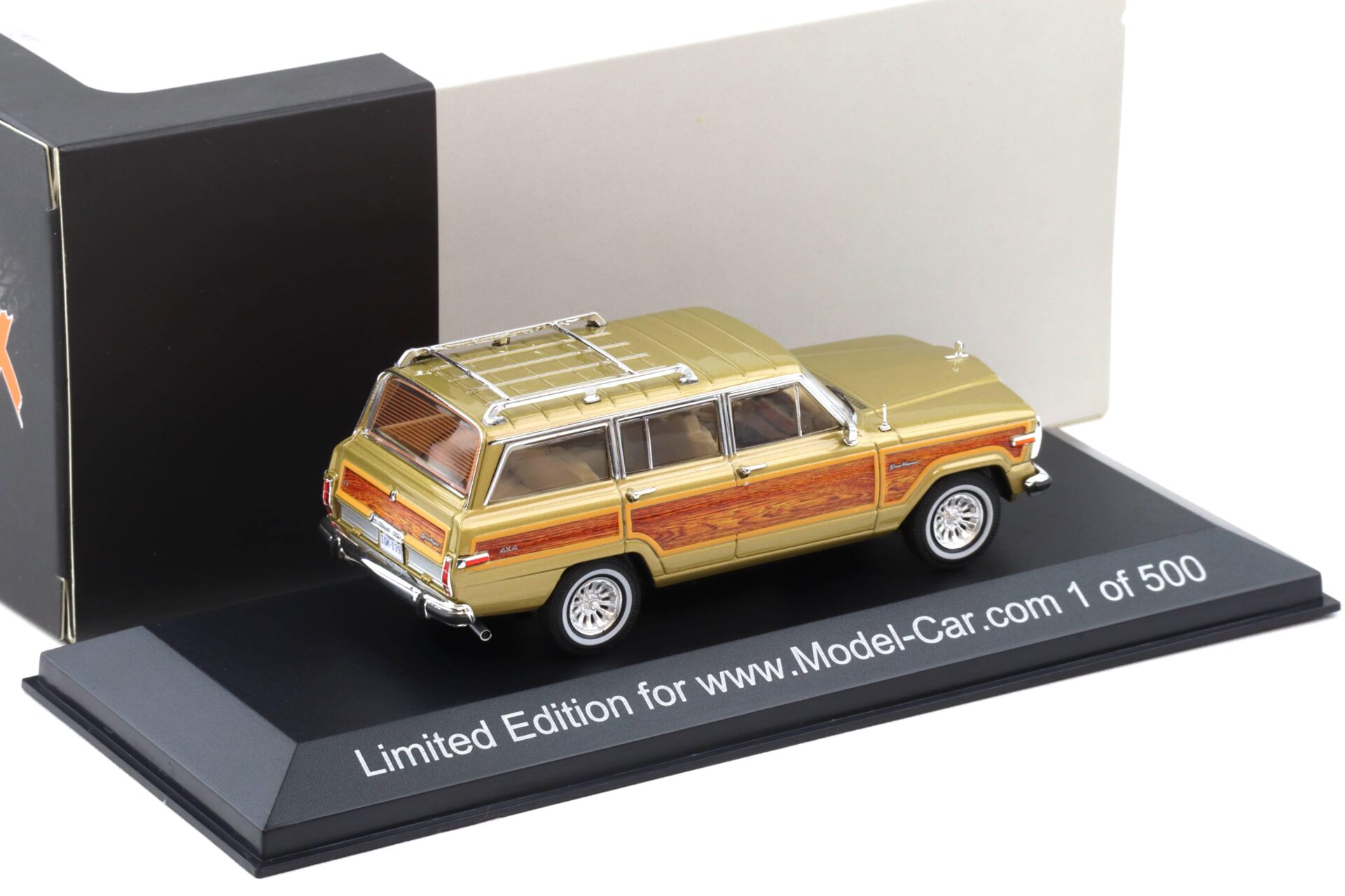 1:43 PremiumX Jeep Wagoneer 1989 gold/ wood - Limited 500 pcs.