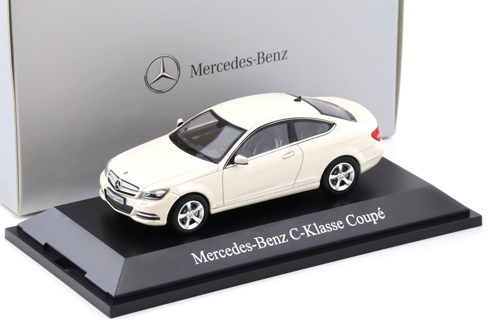 ID 108015 orig.jpg 1:43 Norev Mercedes C-Klasse Coupe W204 Diamond white 2011 DEALER VERSION