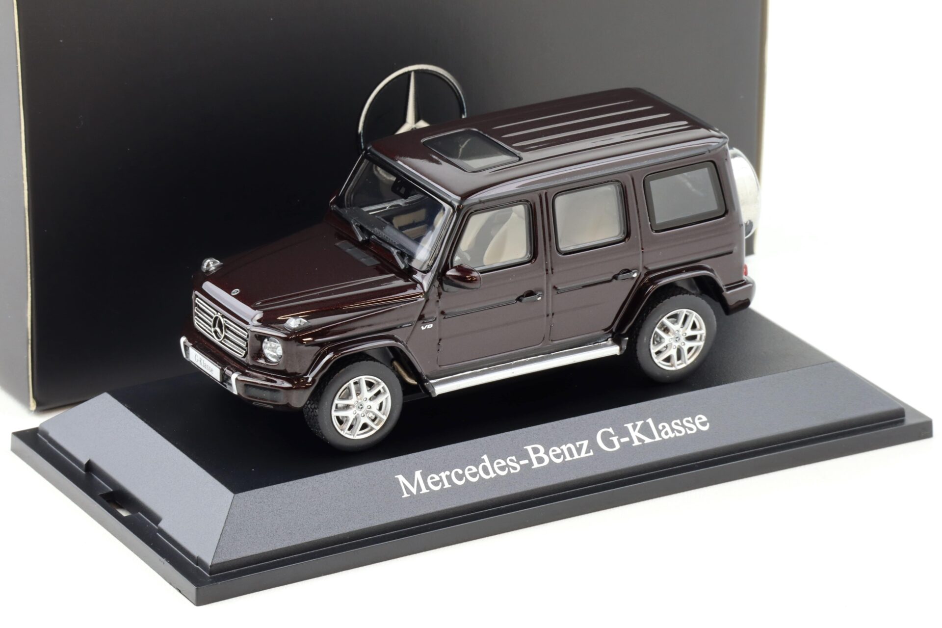 ID 108067 orig.jpg 1:43 Norev Mercedes G-Klasse W463 designo citrine brown 2018 DEALER VERSION