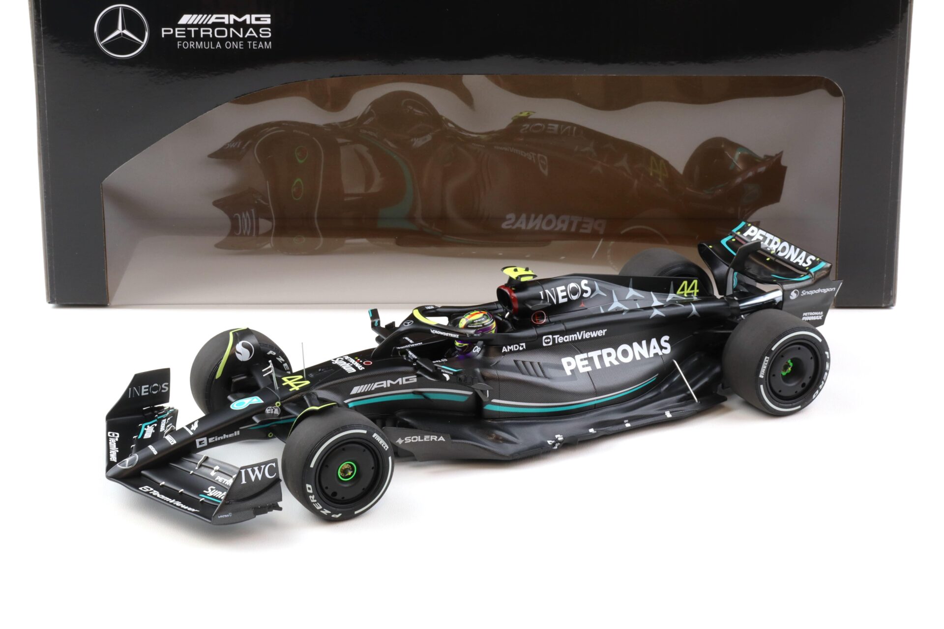 1:18 Minichamps Mercedes AMG Petronas F1 W14 Bahrain GP 2023 Lewis Hamilton
