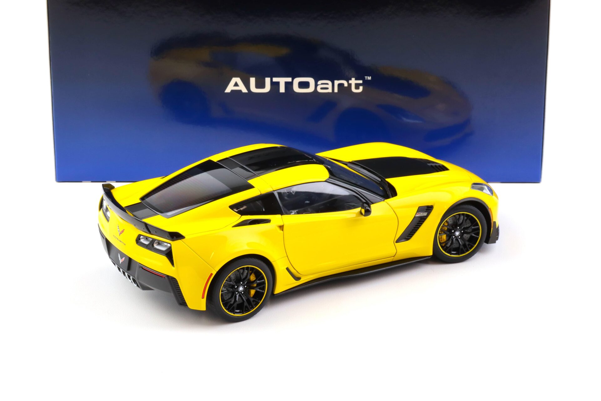 1:18 AUTOart Chevrolet Corvette C7 Z06 C7R Edition Corvette Racing yellow 71260