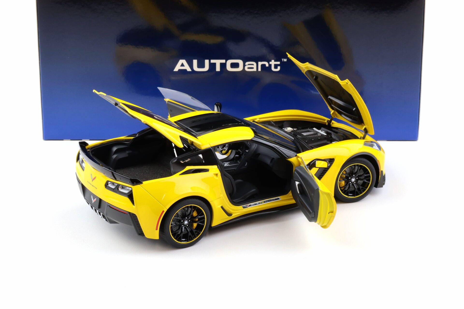 1:18 AUTOart Chevrolet Corvette C7 Z06 C7R Edition Corvette Racing yellow 71260