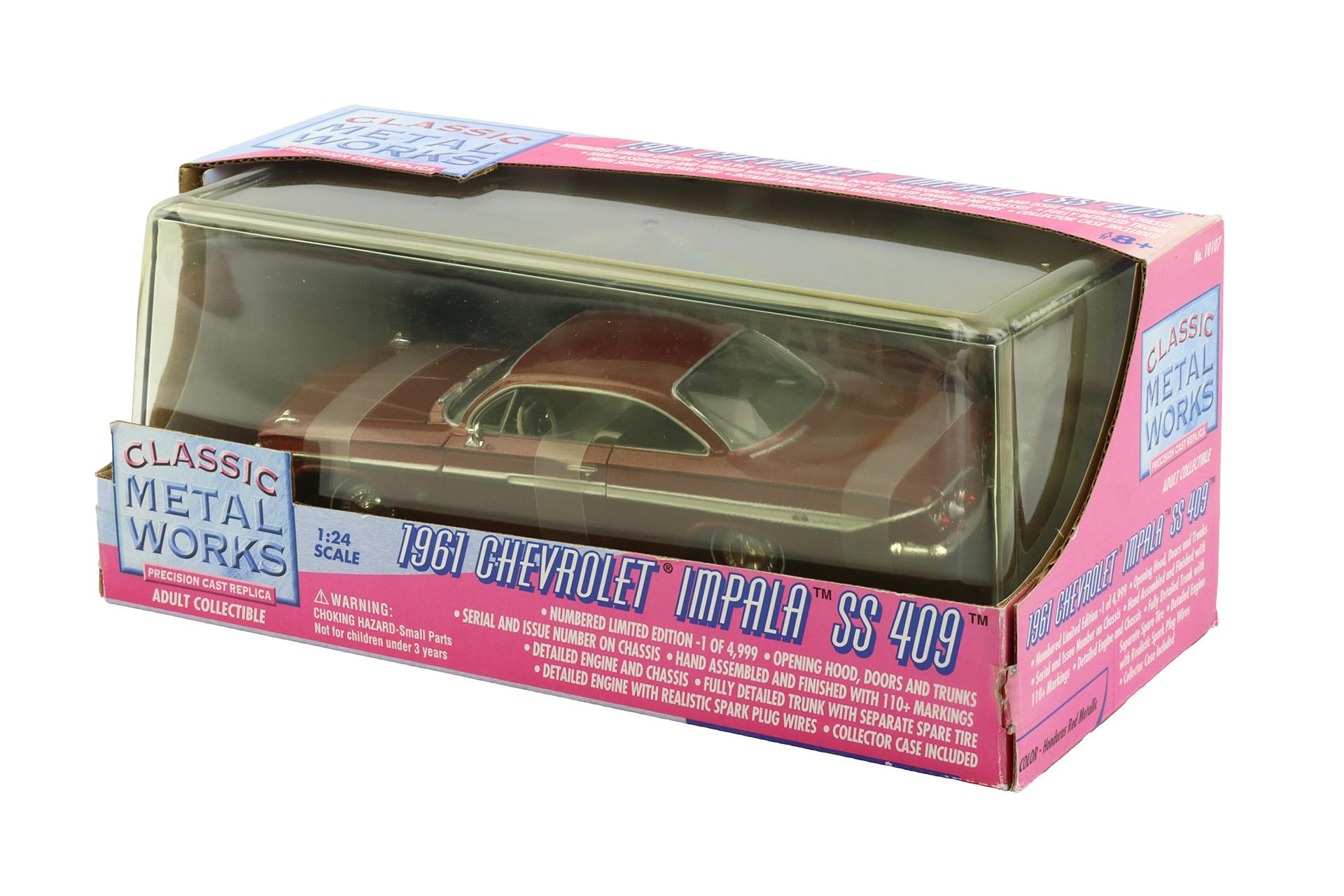 1:24 Classic Metal Works 1961 Chevrolet Impala SS 409 red metallic with Showcase