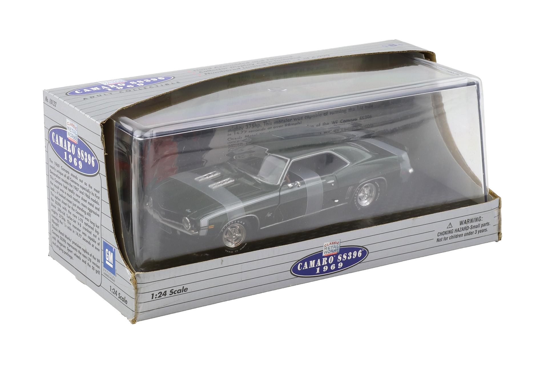 ID 110650 orig.jpg 1:24 Classic Metal Works 1969 Chevrolet Camaro SS396 Coupe Fathom green with Showcase