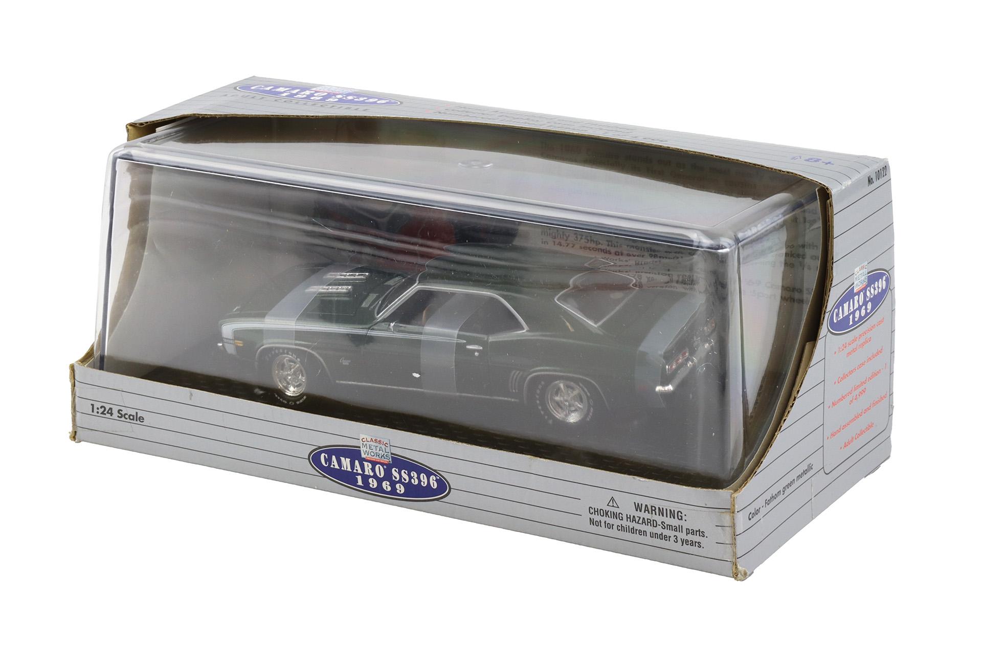 1:24 Classic Metal Works 1969 Chevrolet Camaro SS396 Coupe Fathom green with Showcase