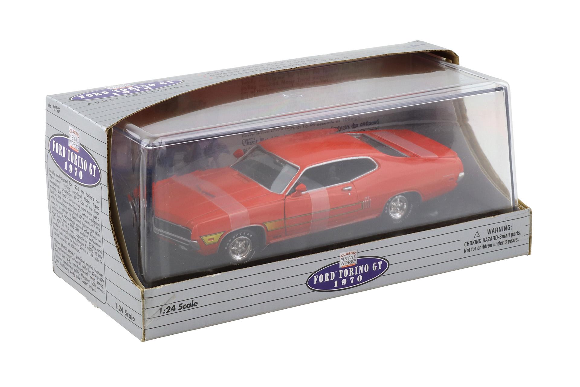ID 110653 orig.jpg 1:24 Classic Metal Works 1970 Ford Torino GT Calypso Coral with Showcase