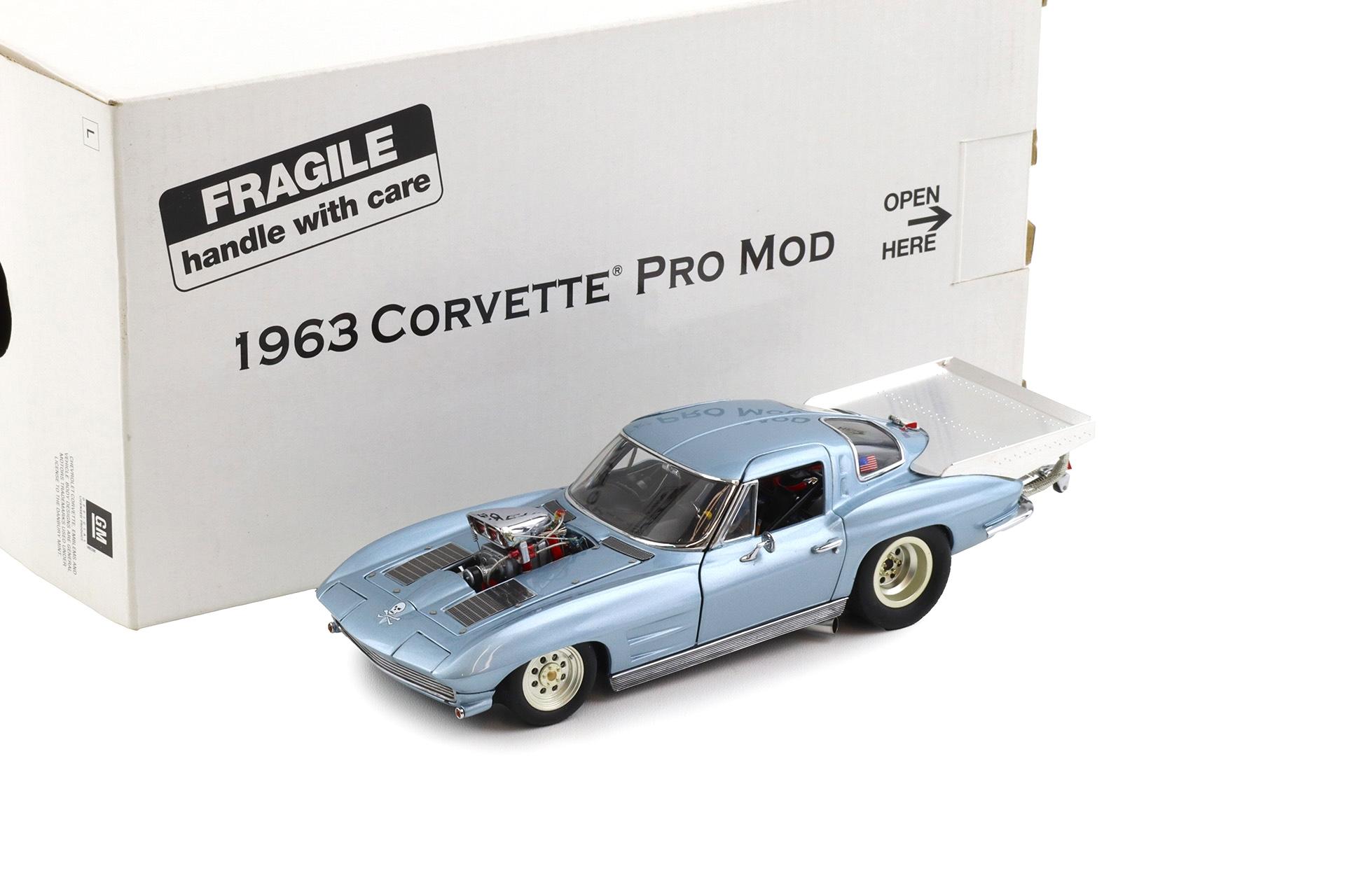 ID 110667 orig.jpg 1:24 Danbury Mint 1963 Chevrolet Corvette Coupe PRO MOD silver-blue with box
