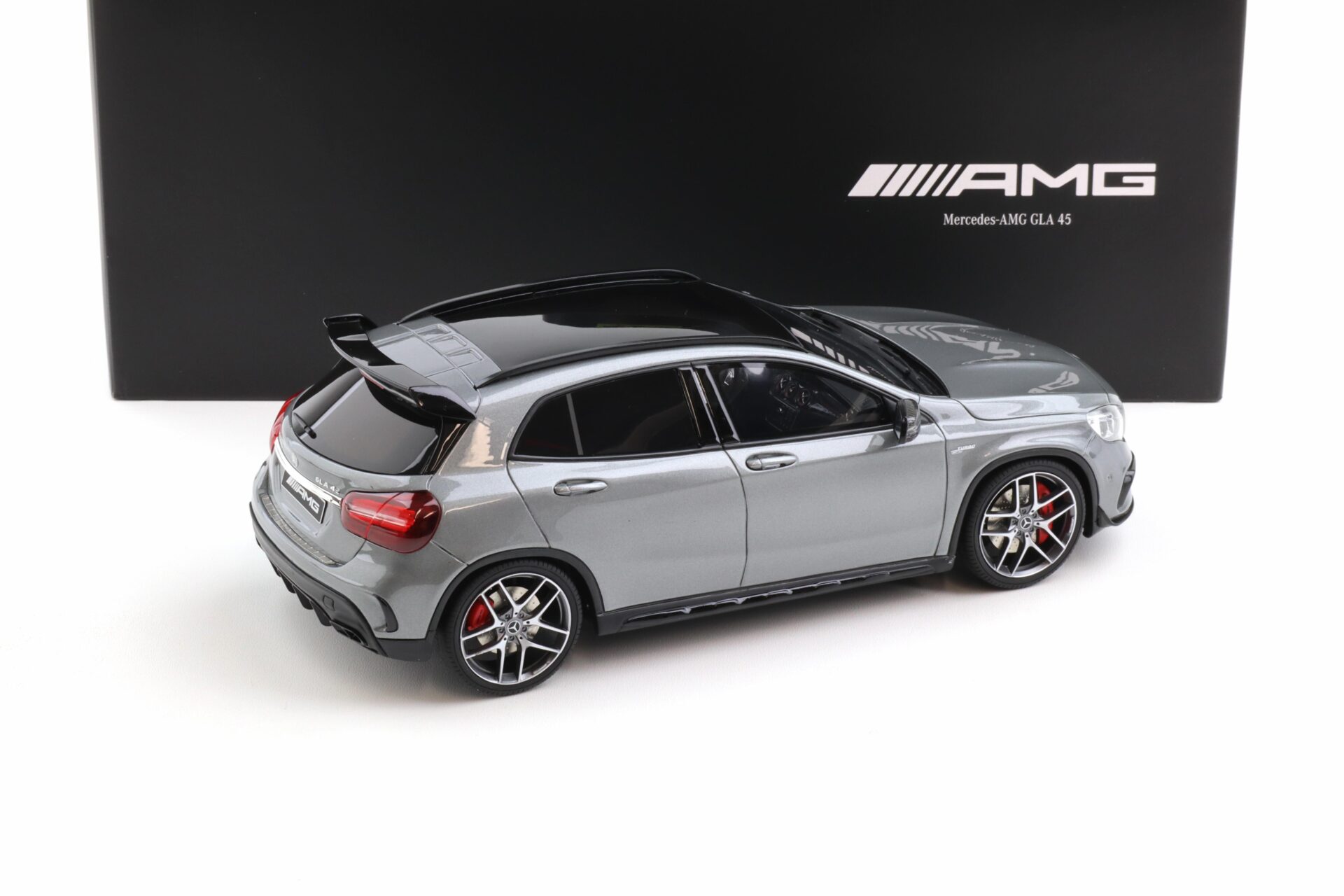 1:18 GT Spirit Mercedes GLA 45 AMG X156 Mountain grey DEALER VERSION