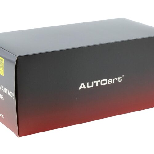 1:18 AUTOart Aston Martin Vantage GTE Le Mans Pro 2018 Presentation Car green with stripes