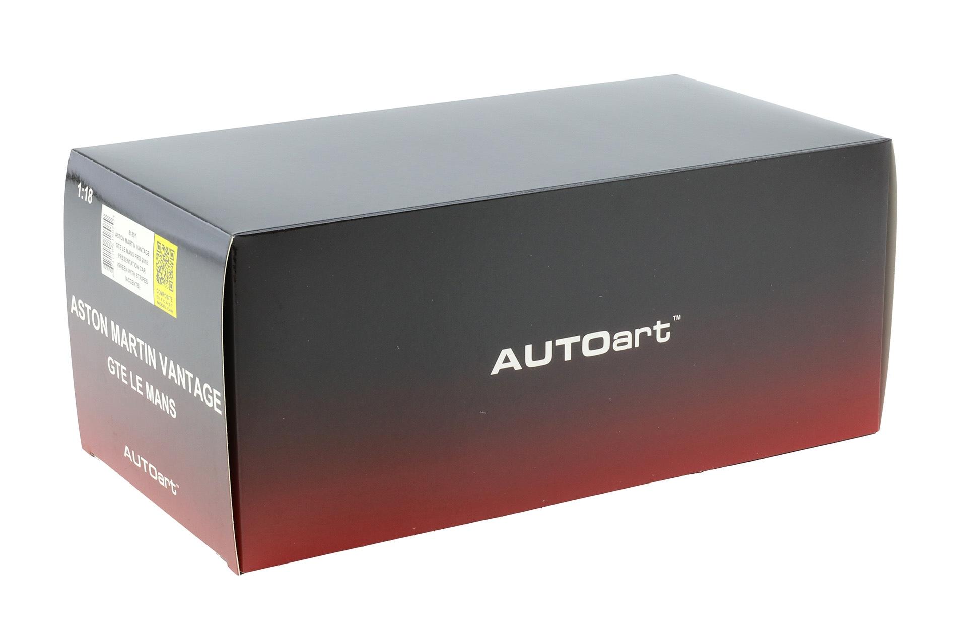 1:18 AUTOart Aston Martin Vantage GTE Le Mans Pro 2018 Presentation Car green with stripes