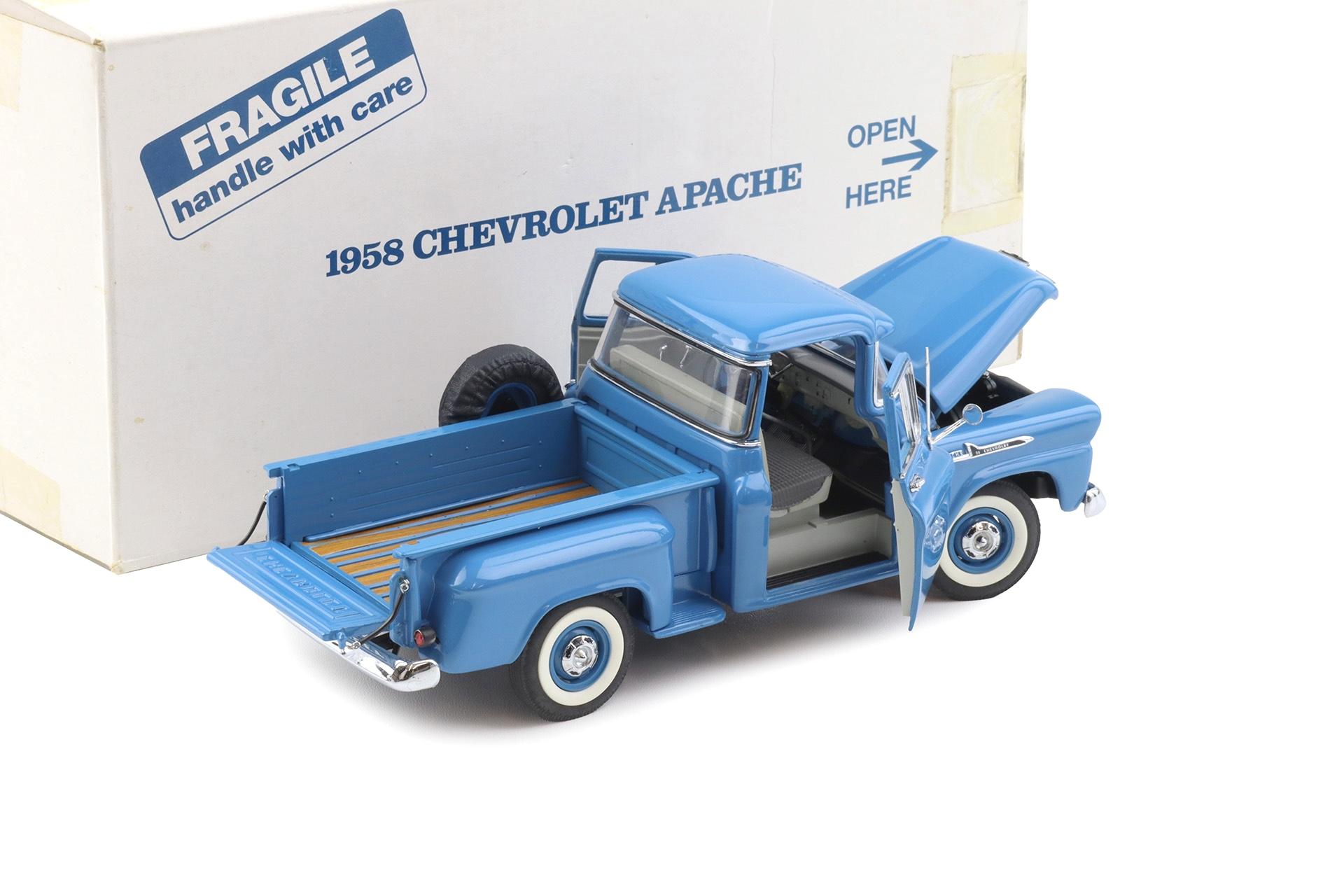 1:24 Danbury Mint 1958 Chevrolet Apache 3104 Half-Ton Pickup Dawn blue