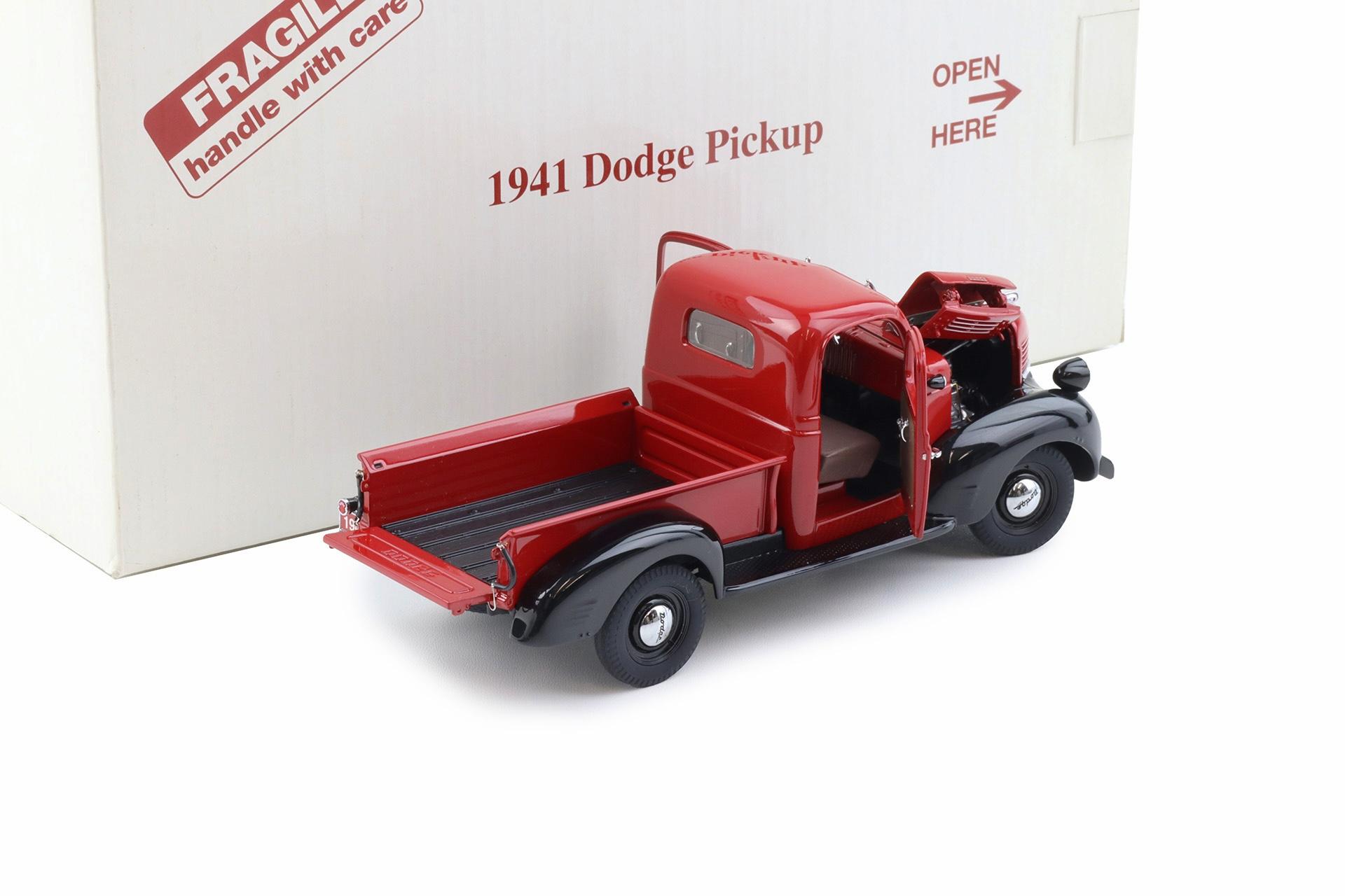 1:24 Danbury Mint 1941 Dodge Pickup Series WC Half-Ton Dodge red and black