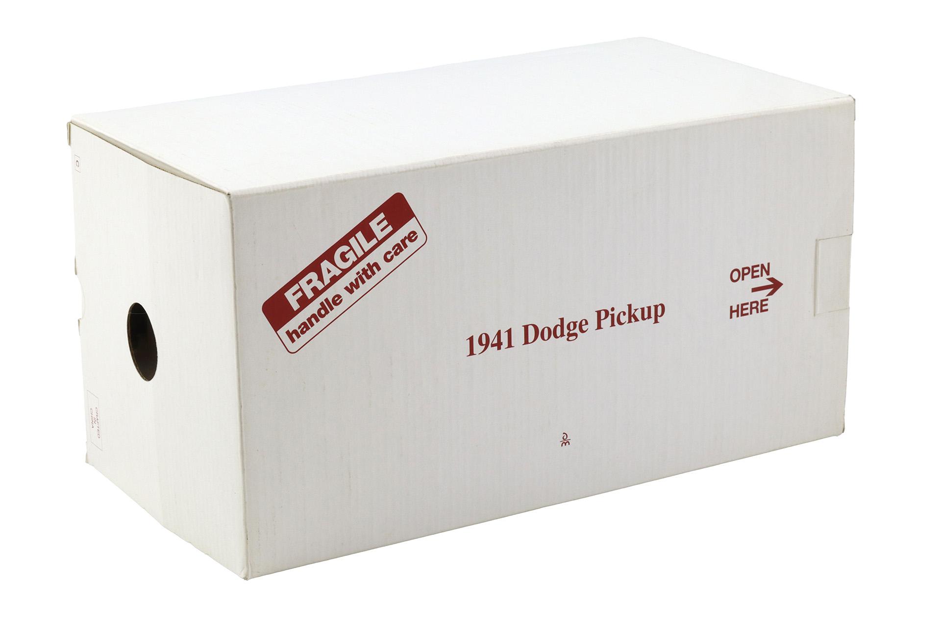 1:24 Danbury Mint 1941 Dodge Pickup Series WC Half-Ton Dodge red and black