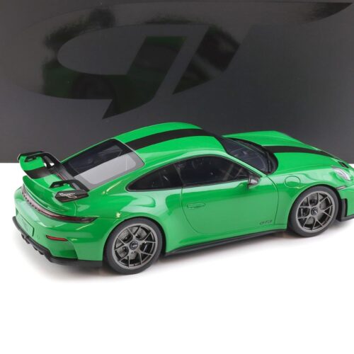 1:18 GT Spirit GT576 Porsche 911 992.2 GT3 Weissach Package Python green 2025 - Imagen 3