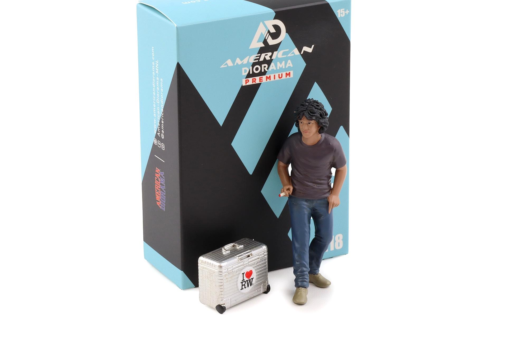 1:18 American Diorama Figur RWB Legend Akira Nakai-San mit Koffer