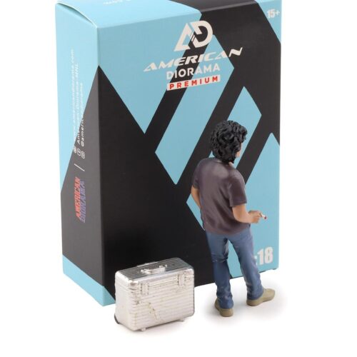 1:18 American Diorama Figur RWB Legend Akira Nakai-San mit Koffer
