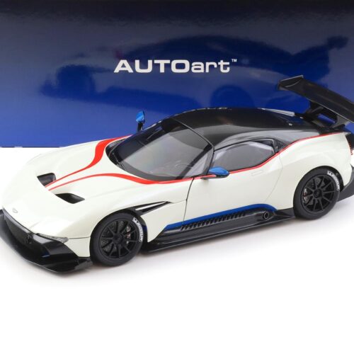 1:18 AUTOart Aston Martin Vulcan 2015 Stratus white/ blue and red stripes 70261