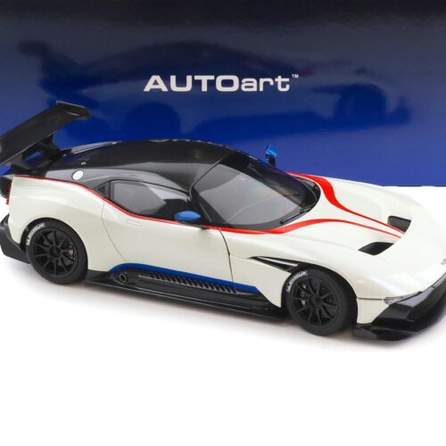 1:18 AUTOart Aston Martin Vulcan 2015 Stratus white/ blue and red stripes 70261