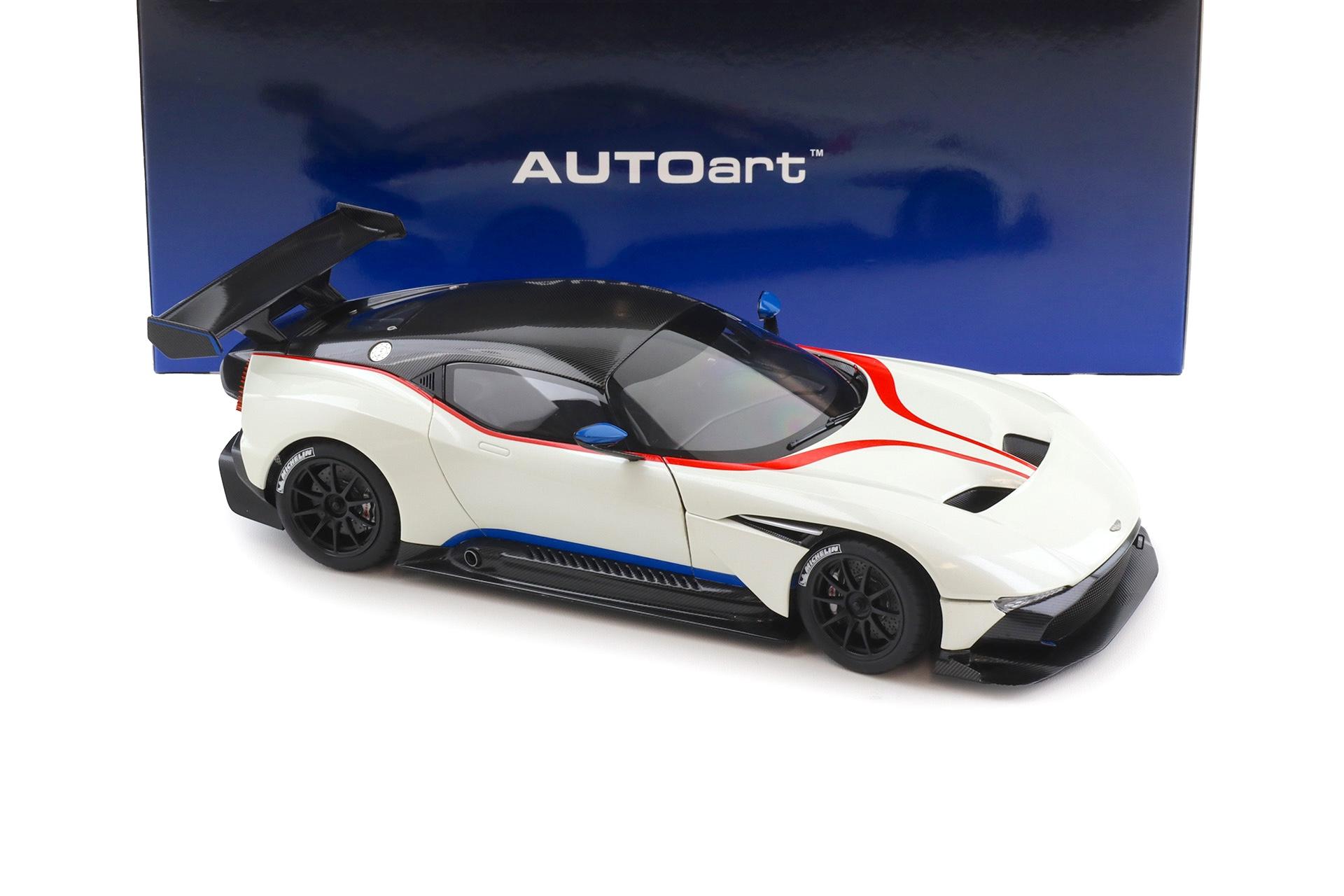1:18 AUTOart Aston Martin Vulcan 2015 Stratus white/ blue and red stripes 70261