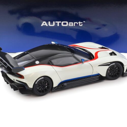 1:18 AUTOart Aston Martin Vulcan 2015 Stratus white/ blue and red stripes 70261