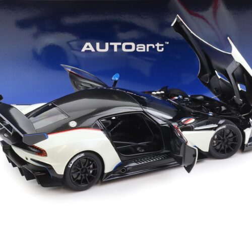 1:18 AUTOart Aston Martin Vulcan 2015 Stratus white/ blue and red stripes 70261