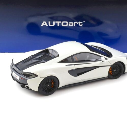 1:18 AUTOart McLaren 570S Coupe 2016 white/ black accents 76041 - Image 3