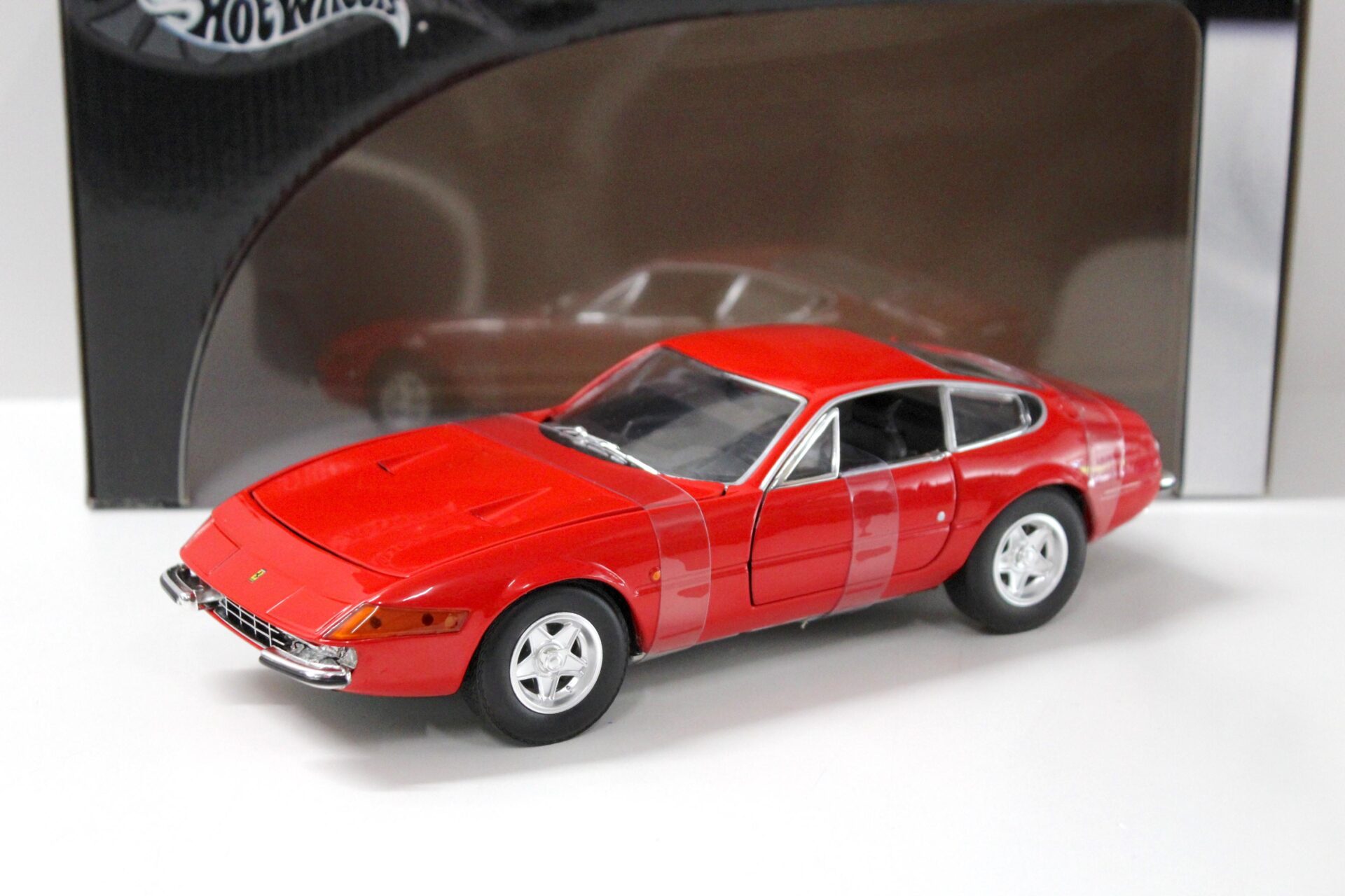 1:18 Hot Wheels Ferrari 365 GTB/4 Daytona Coupe red