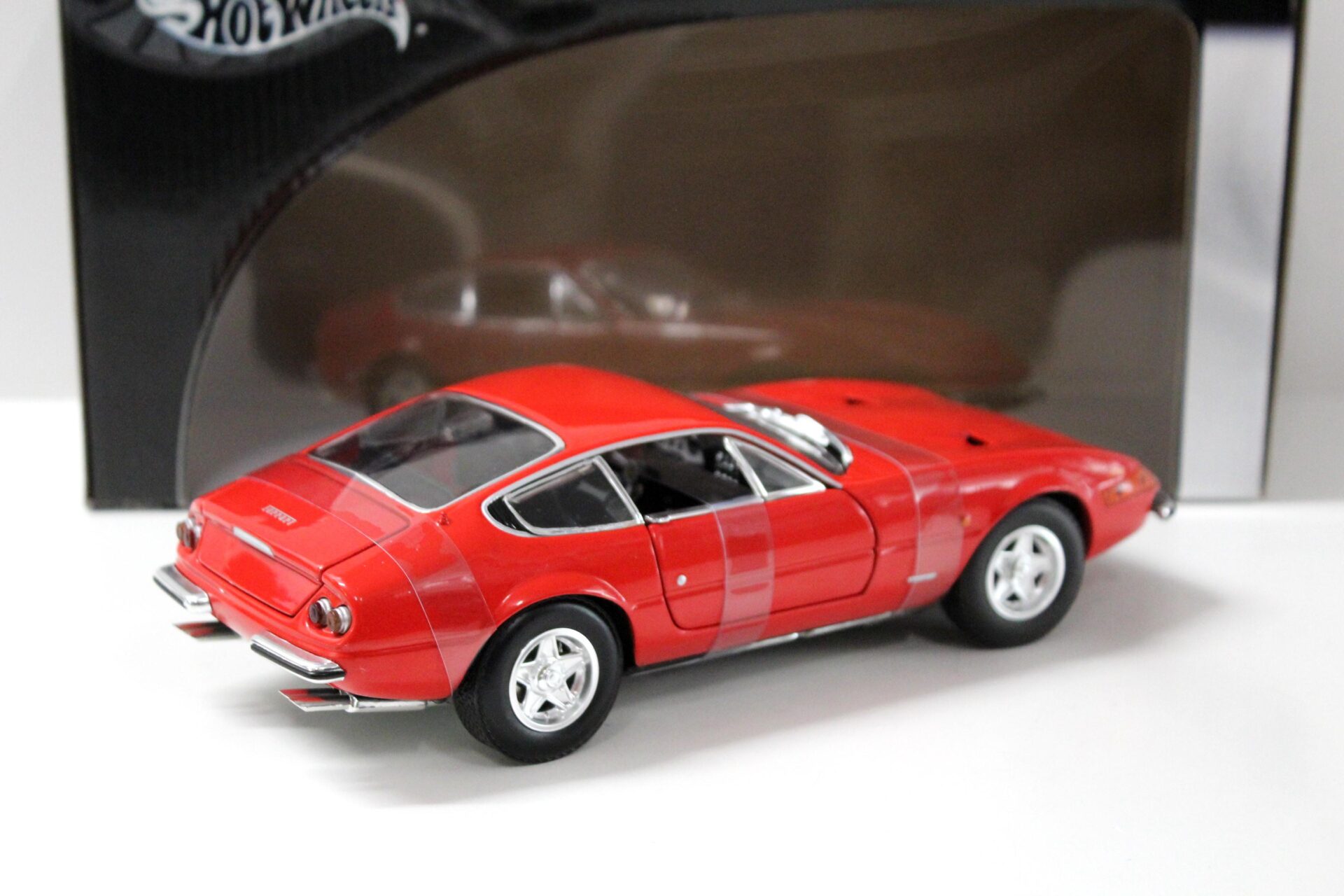 1:18 Hot Wheels Ferrari 365 GTB/4 Daytona Coupe red