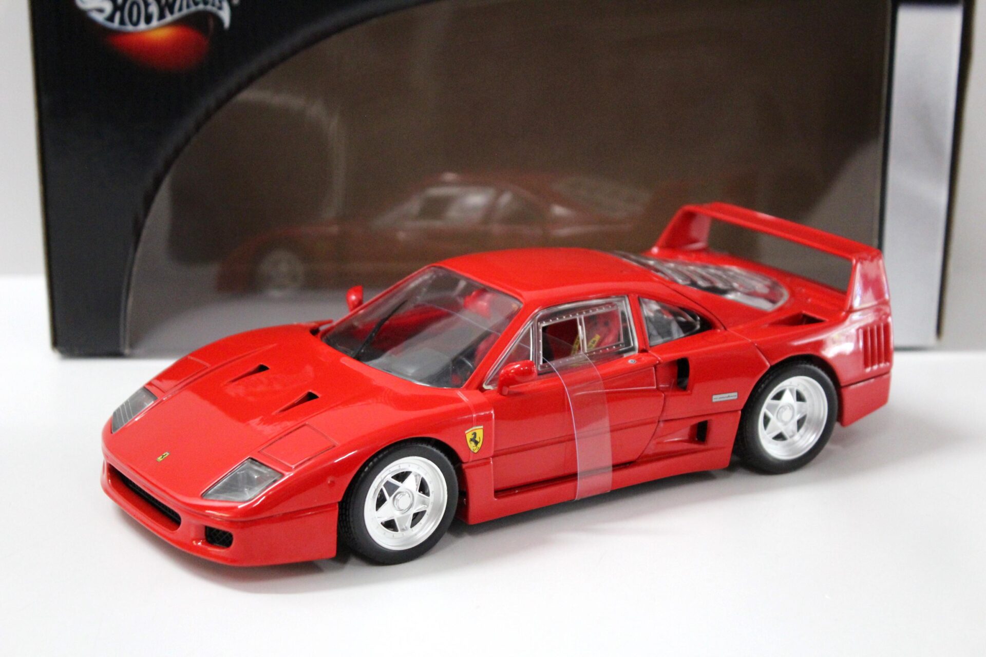 1:18 Hot Wheels Ferrari F40 2/4 Coupe 1987 red