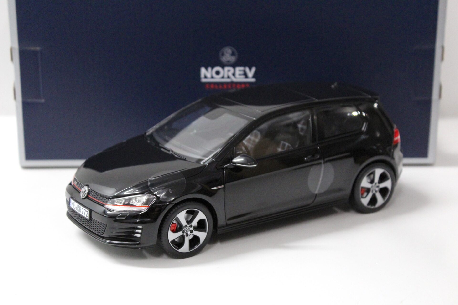 ID 34562 orig.jpg 1:18 Norev VW Golf VII 7 GTI black 3-Türer 2013