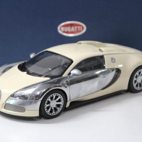 1:18 AUTOart Bugatti Veyron LÂ´Edition Centenaire white/ Hermann zu Leiningen