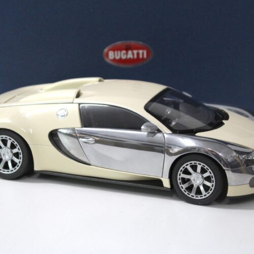 1:18 AUTOart Bugatti Veyron L´Edition Centenaire white/ Hermann zu Leiningen