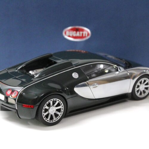 1:18 AUTOart Bugatti Veyron LÂ´Edition Centenaire Racing green/ Malcom Campbell