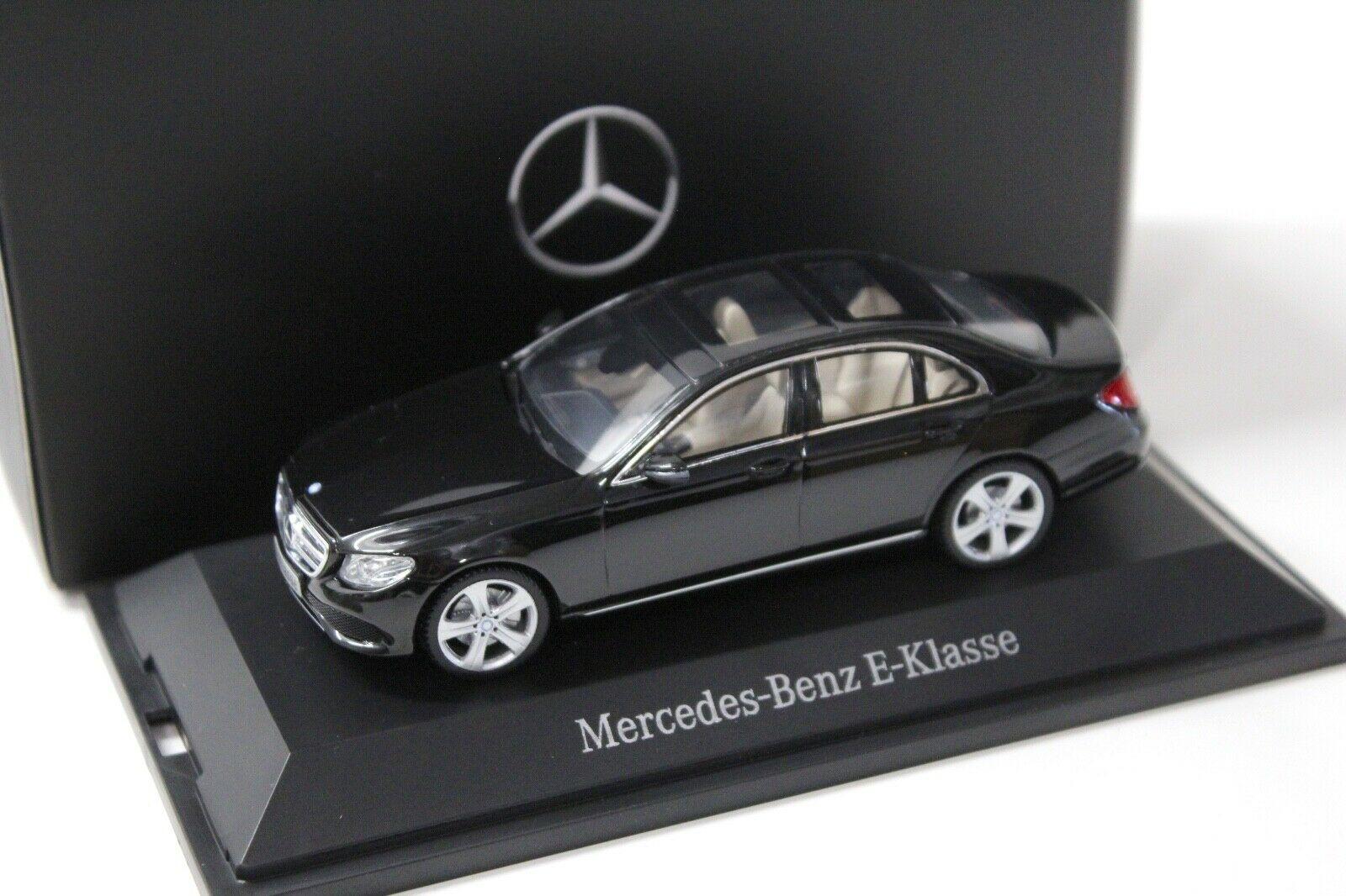 ID 38259 orig.jpg 1:43 iScale Mercedes E-Klasse Limousine black DEALER VERSION