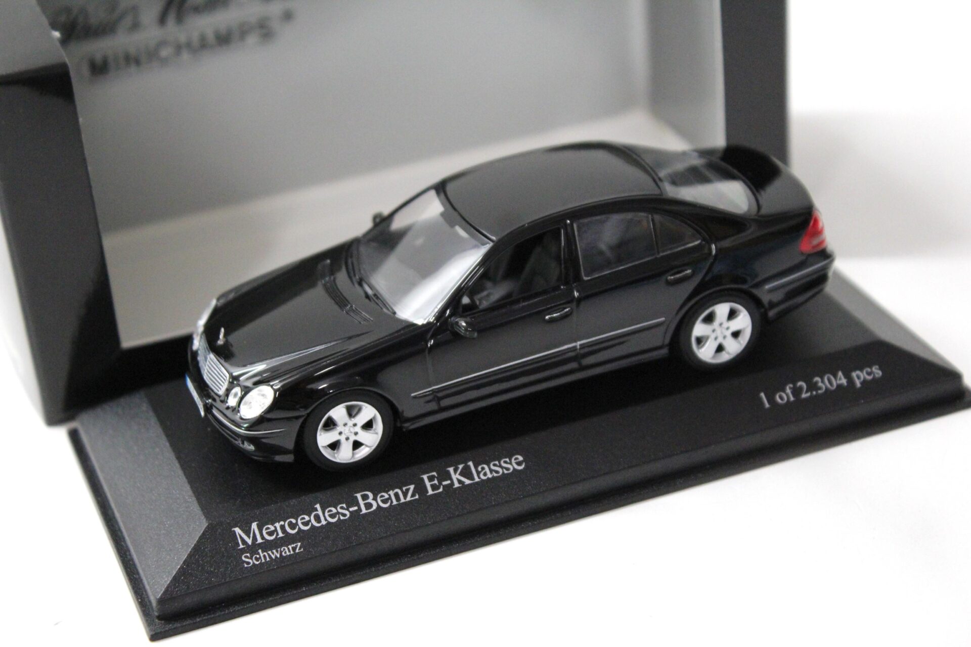 ID 42917 orig.jpg 1:43 Minichamps Mercedes E-Klasse W211 Limousine black 2002