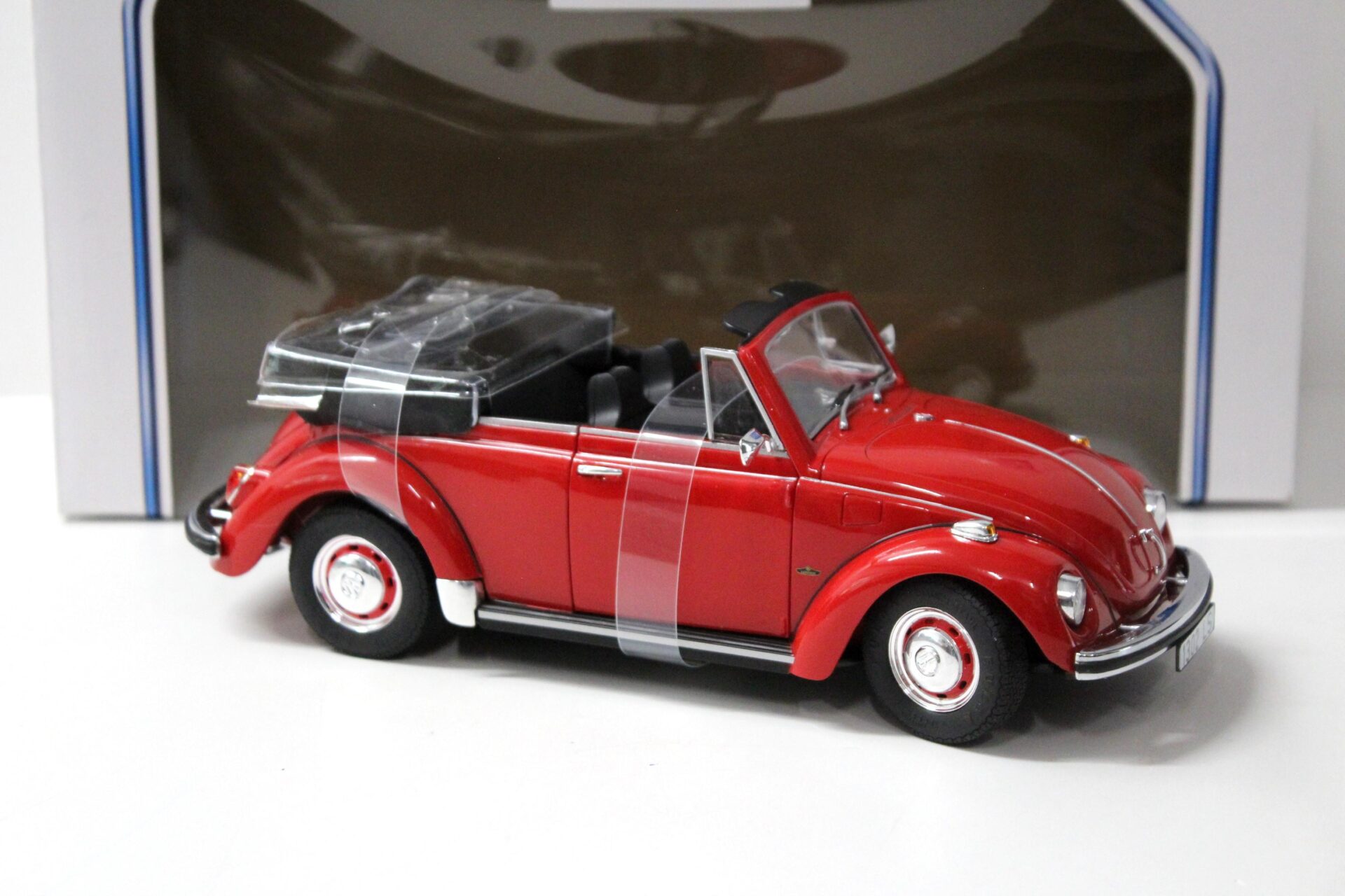 1:18 Revell VW Käfer 1302 LS Cabriolet red