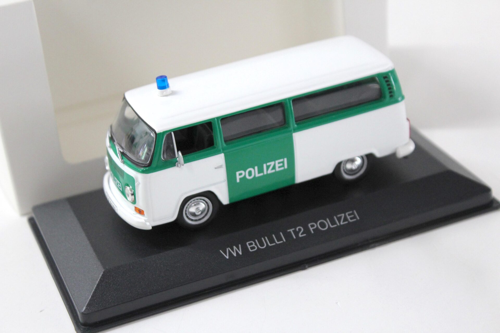 ID 43228 orig.jpg 1:43 Whitebox VW Bulli T2 POLIZEI white/ green