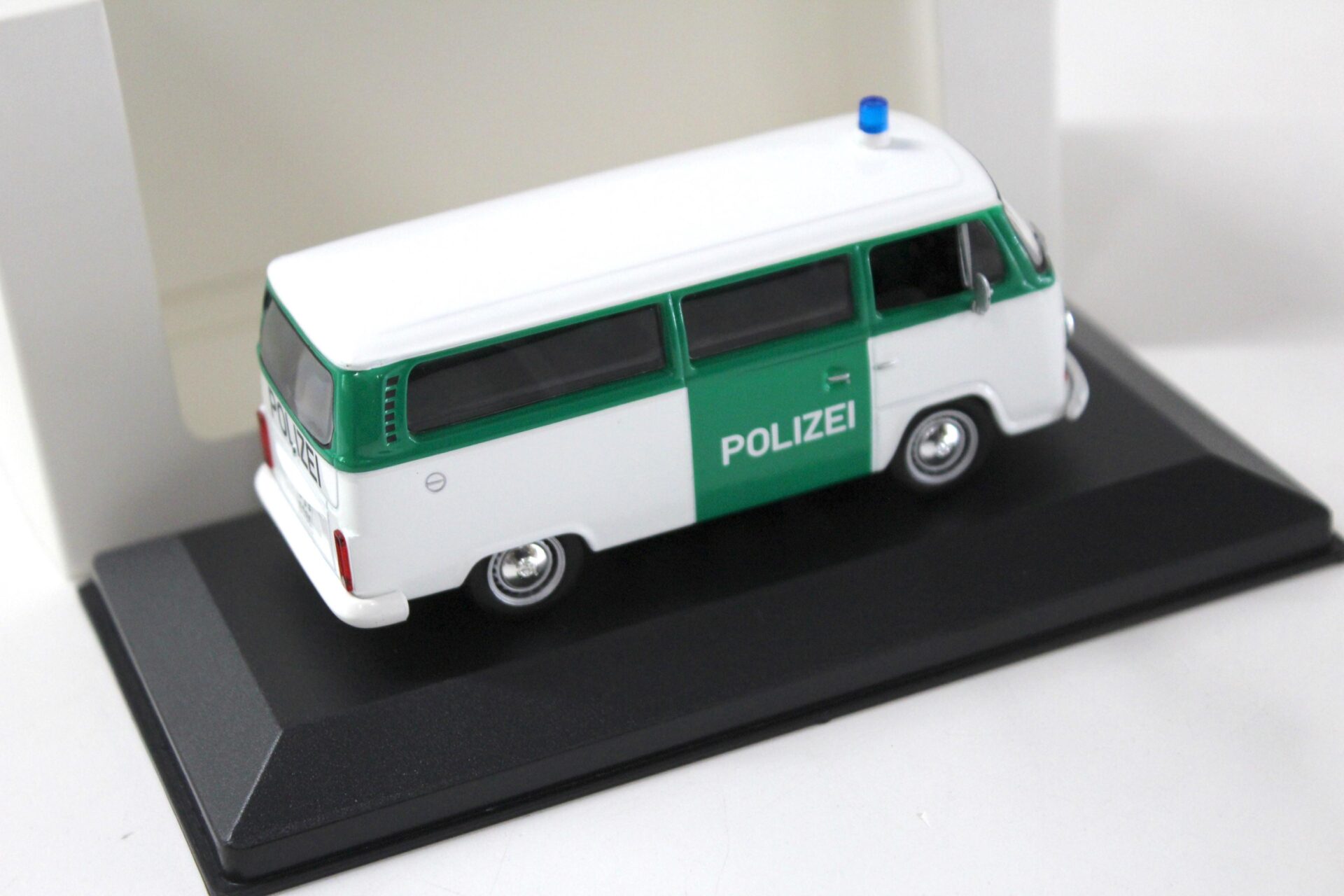 1:43 Whitebox VW Bulli T2 POLIZEI white/ green