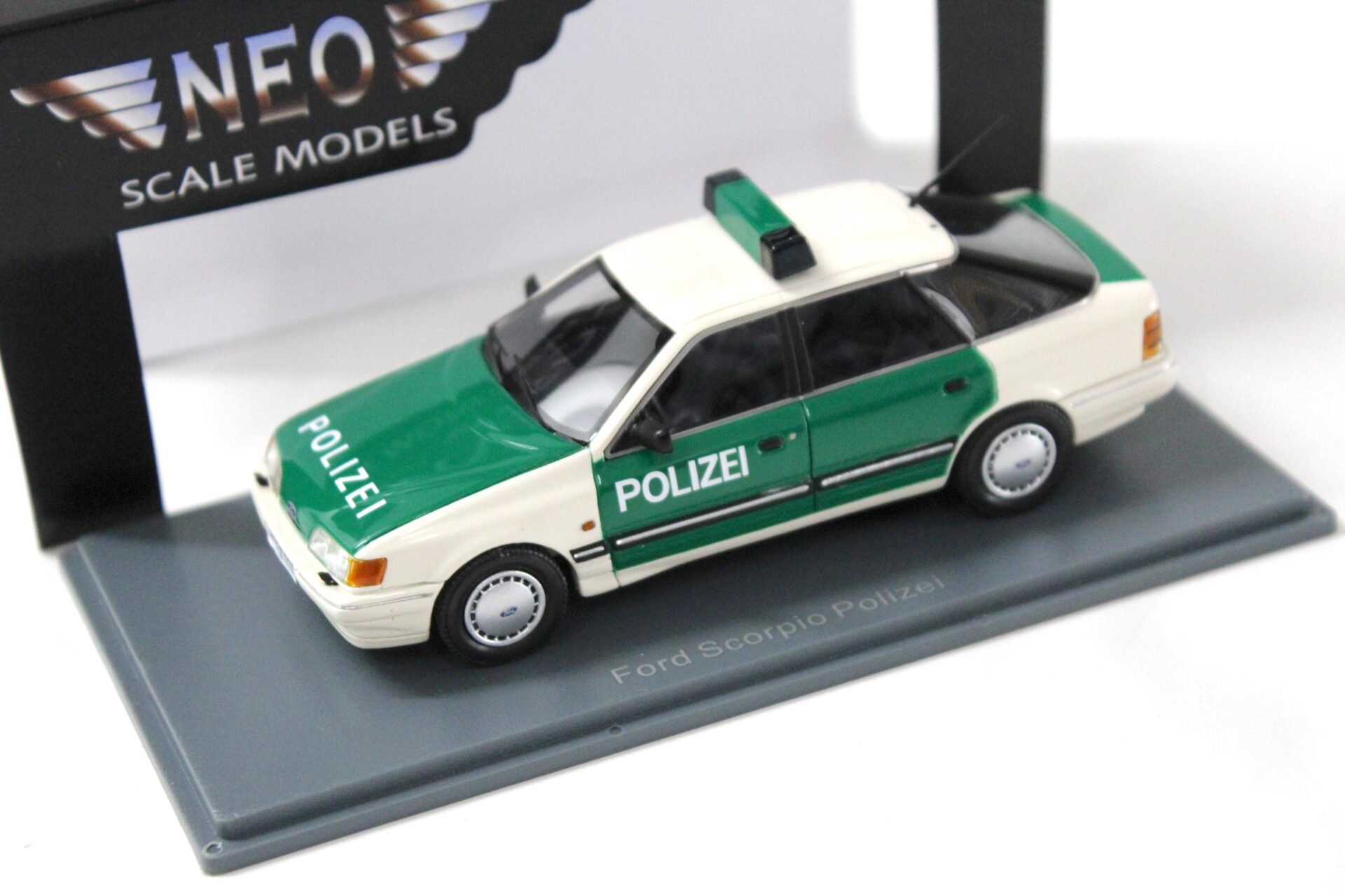 ID 43237 orig.jpg 1:43 NEO Ford Scorpio MK1 POLIZEI white/ green