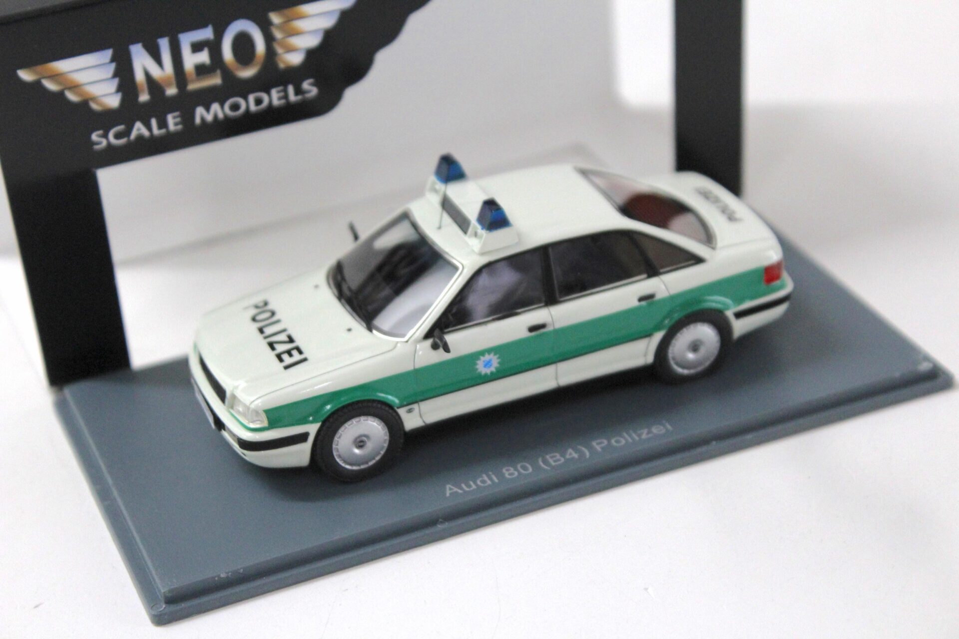 ID 43240 orig.jpg 1:43 NEO Audi 80 (B4) Limousine POLIZEI white/green