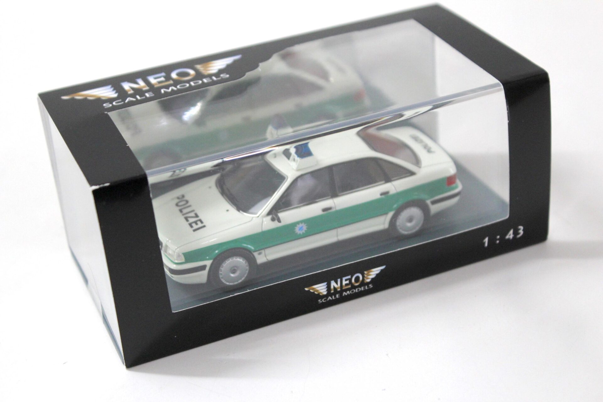 1:43 NEO Audi 80 (B4) Limousine POLIZEI white/green