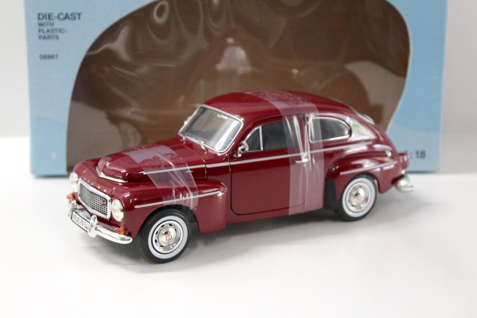 ID 43262 orig.jpg 1:18 Revell Volvo PV 544 dark red
