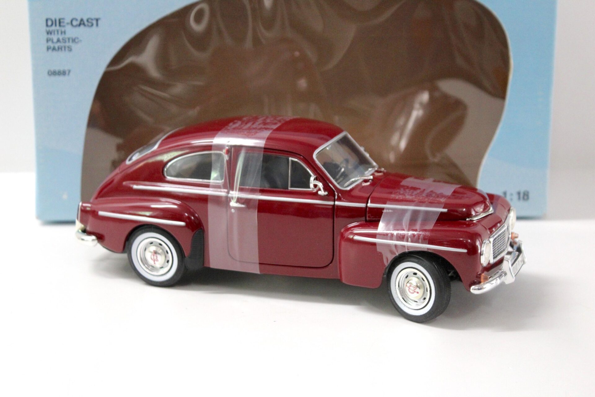 1:18 Revell Volvo PV 544 dark red