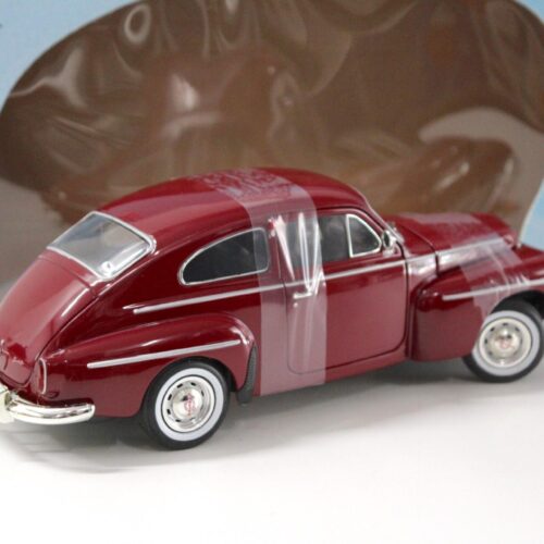 1:18 Revell Volvo PV 544 dark red