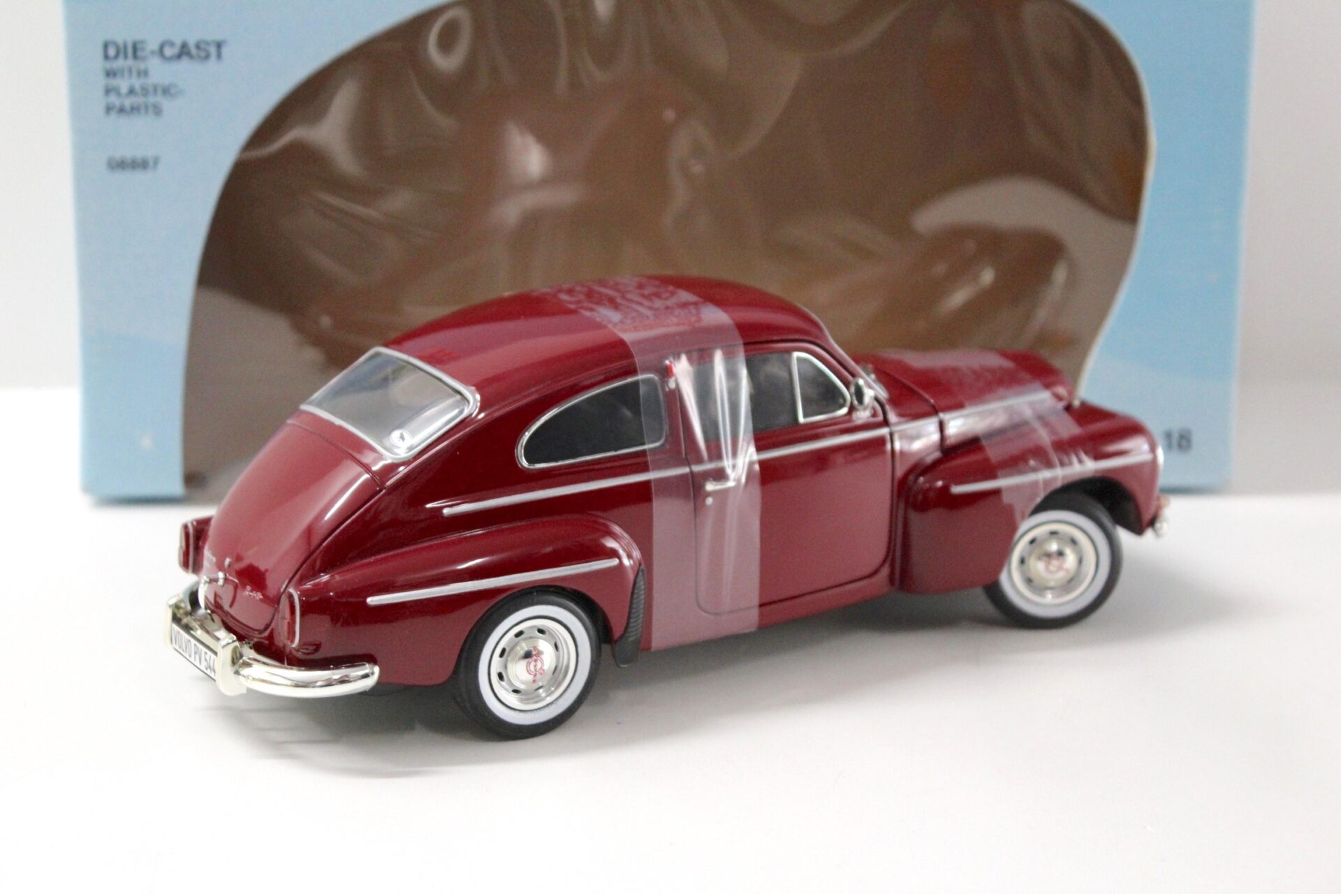 1:18 Revell Volvo PV 544 dark red
