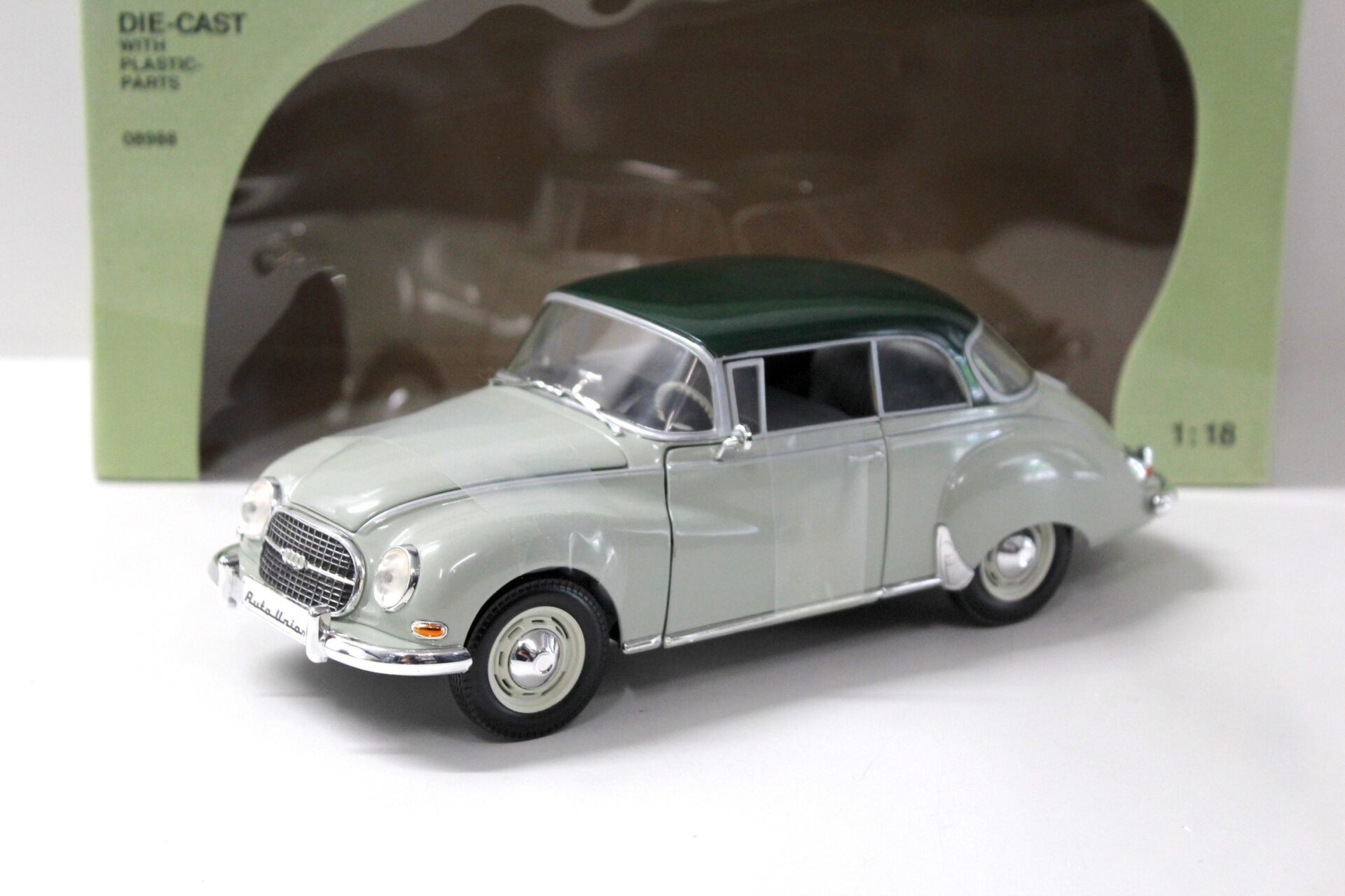 ID 43290 orig.jpg 1:18 Revell Auto Union 1000S Coupe light green/ dark green roof